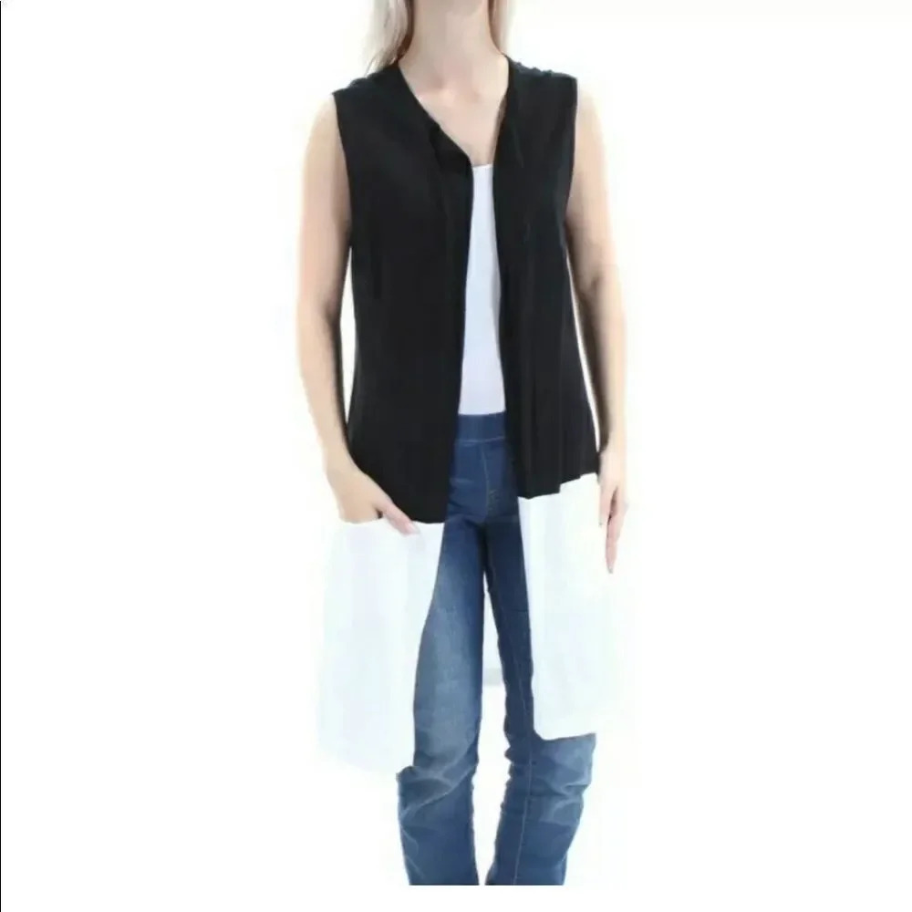 Black & White Knit sleeveless vest. - Picture 9 of 9